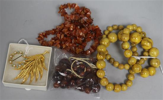 Costume jewellery, including a pearl and turquoise wreath brooch, a leaf brooch and three bead necklaces